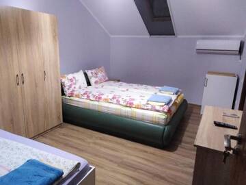 Фото номера Трехместный номер Гостевой дом Casa Banc г. Байле-Уну-Май 5