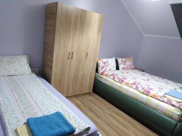Фото номера Трехместный номер Гостевой дом Casa Banc г. Байле-Уну-Май 2