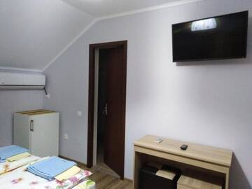 Фото номера Трехместный номер Гостевой дом Casa Banc г. Байле-Уну-Май 9