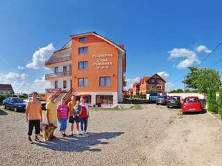 Фото Гостевой дом Pensiunea Casa Porojan г. Байле-Уну-Май